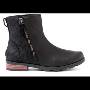 NWT! Sorel leather suede bootie with side zipper